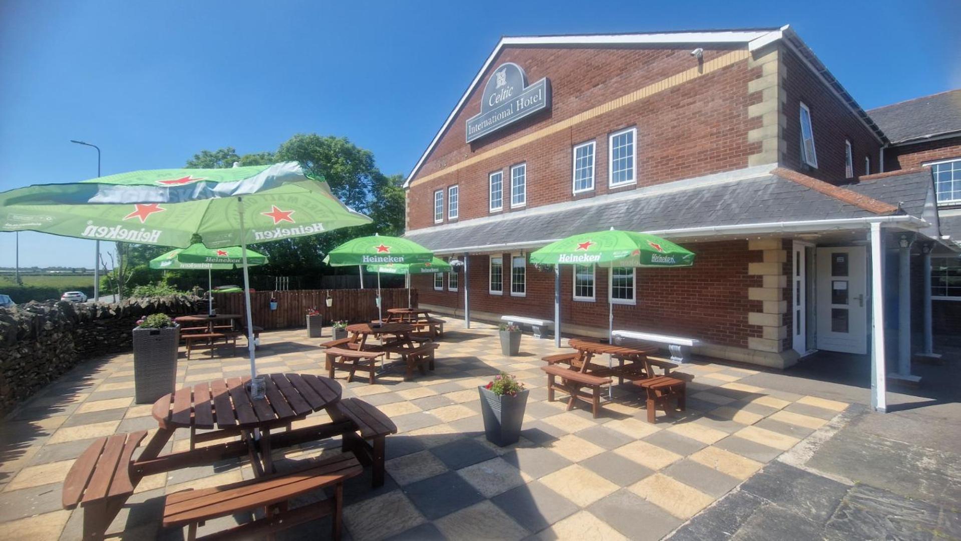 Celtic International Hotel Cardiff Airport Barry Exterior foto