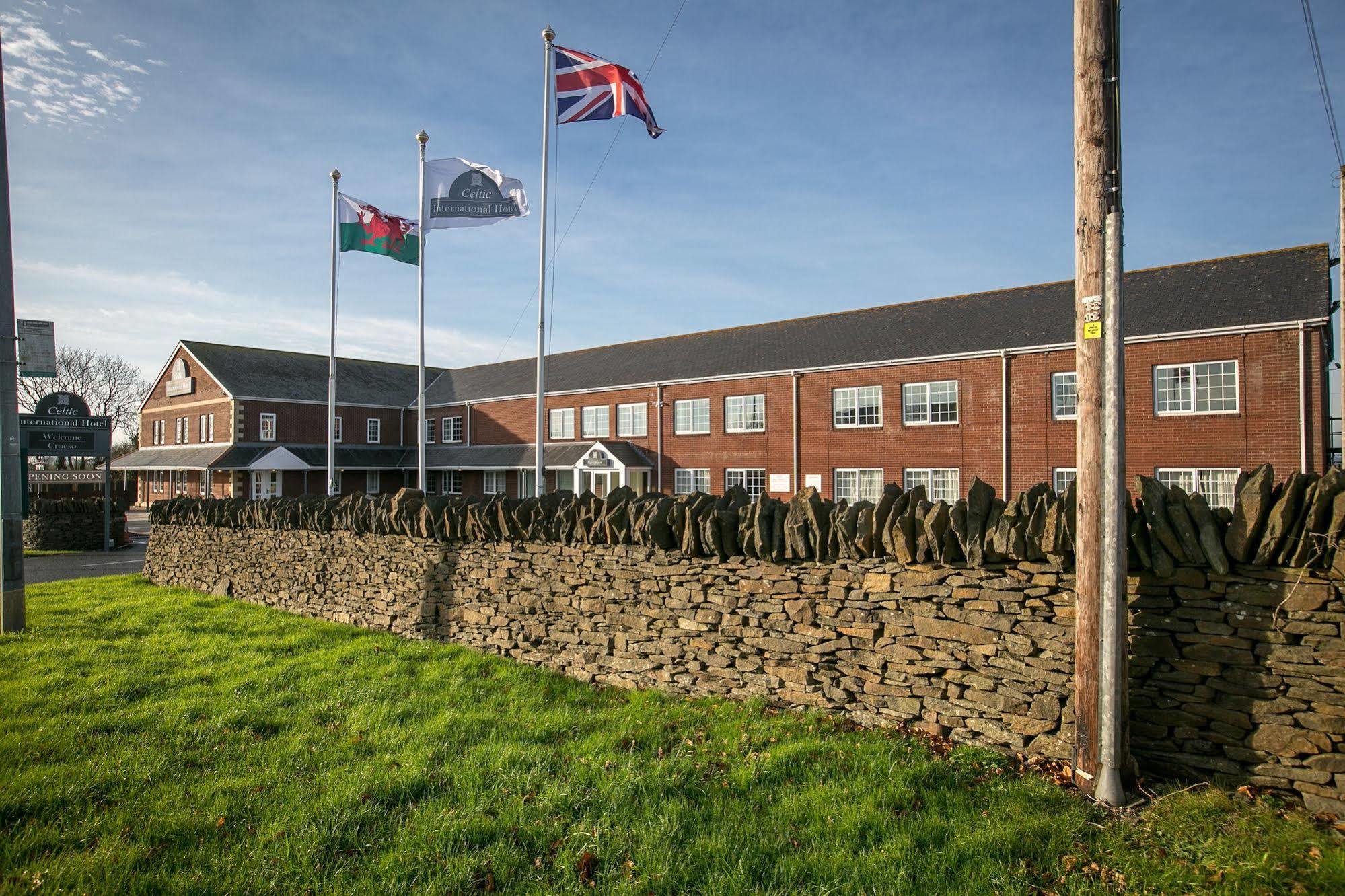 Celtic International Hotel Cardiff Airport Barry Exterior foto