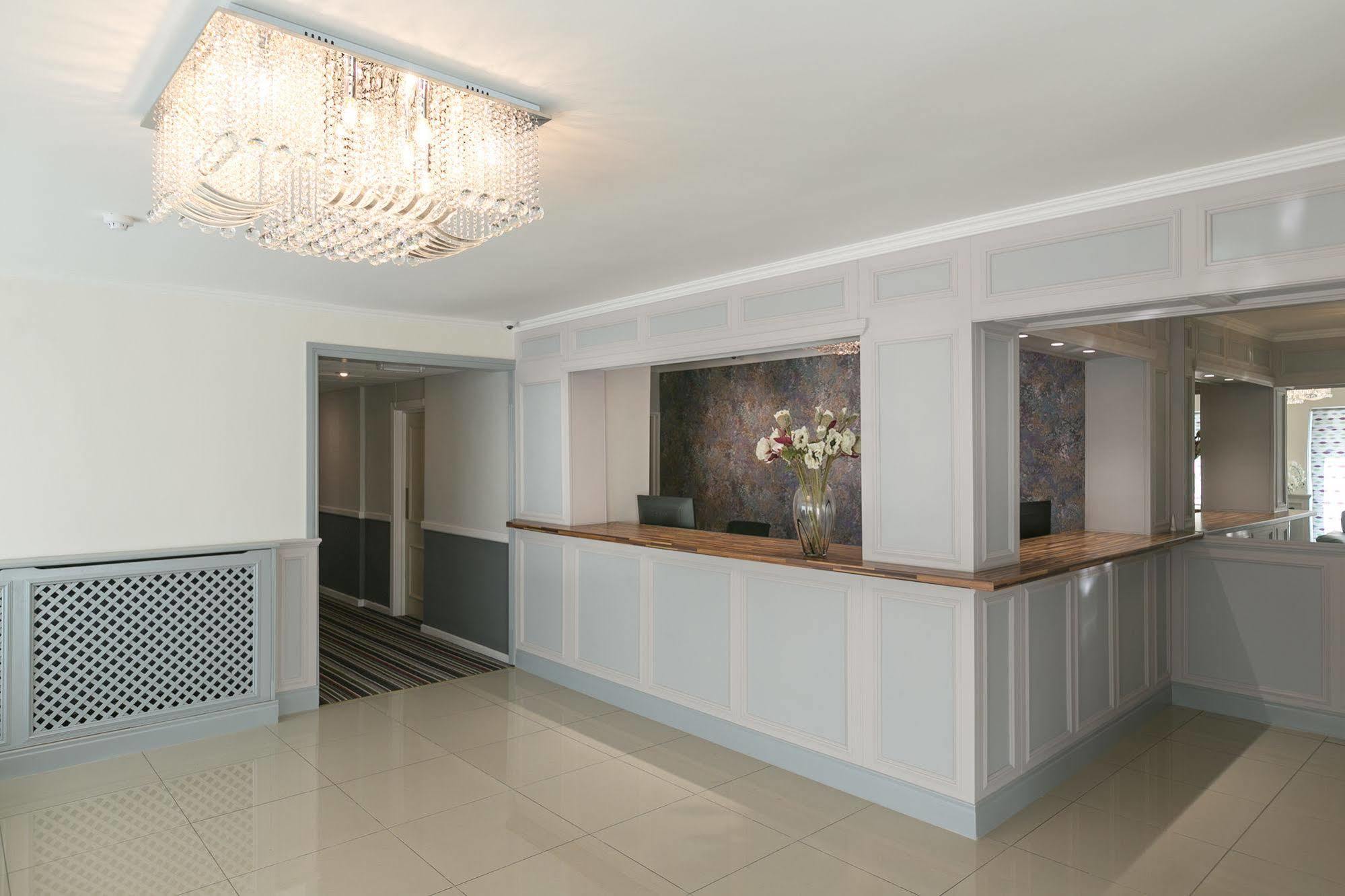 Celtic International Hotel Cardiff Airport Barry Exterior foto