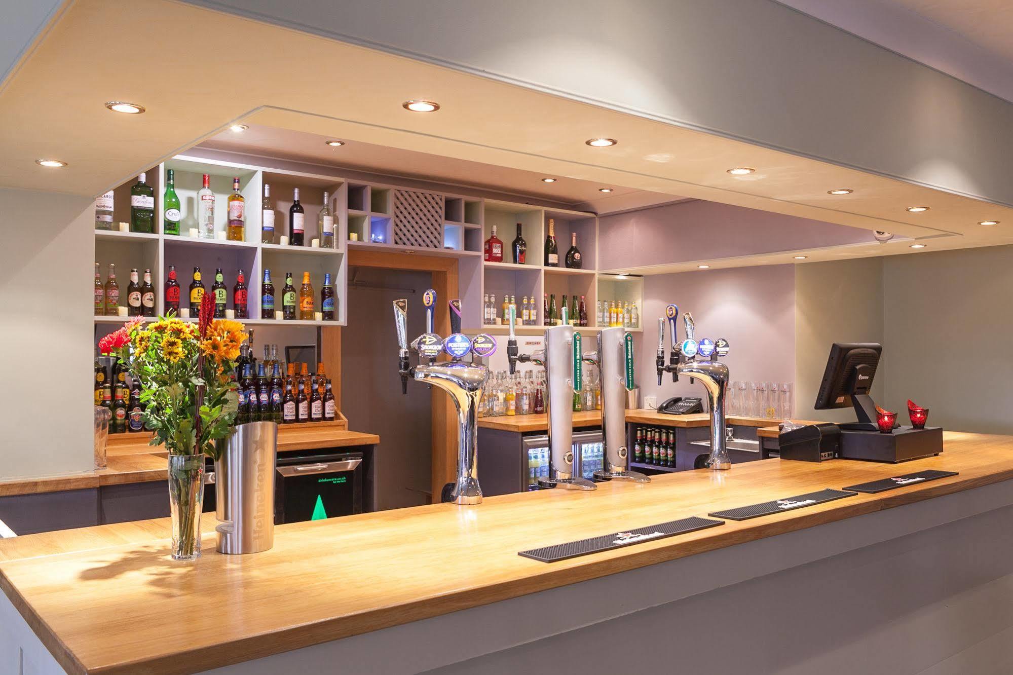 Celtic International Hotel Cardiff Airport Barry Exterior foto
